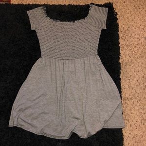 Shoulder dress black and white